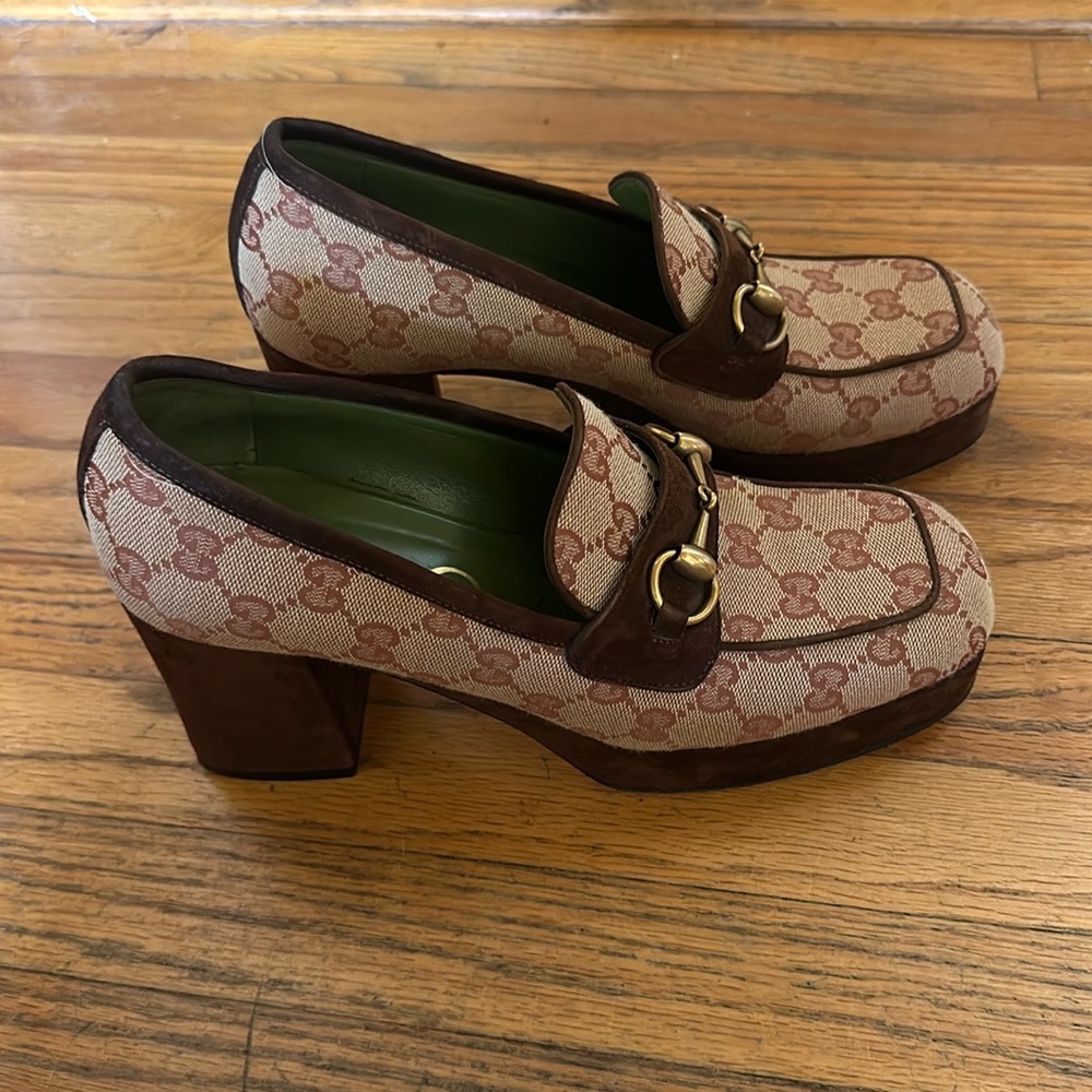 Gucci gg label monogram horse shoe brass platforms with suede bottom heels